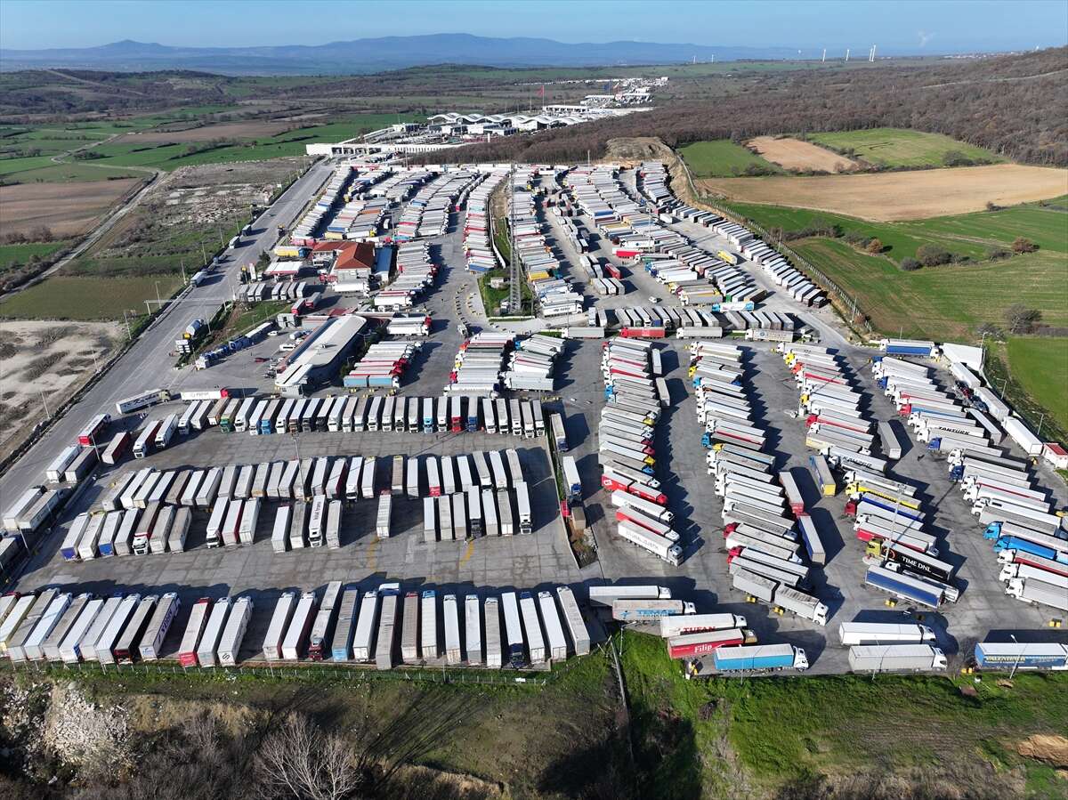 Çiftçi eylemi TIR trafiğini durdurdu 4